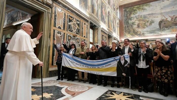 El Papa con la delegación argentina que estará presente en la canonización de Mama Antula